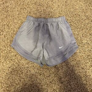 grey nike shorts